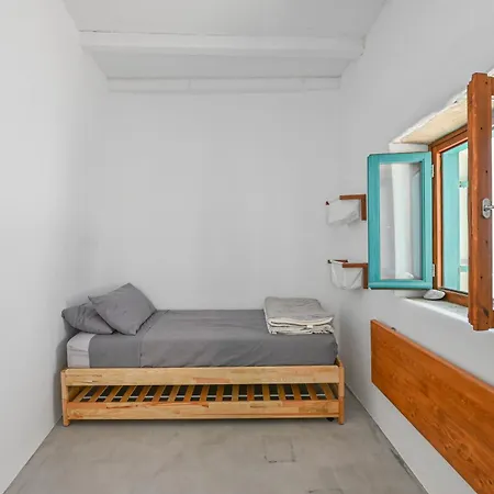 Tinos Traditional Patio House * Arnados